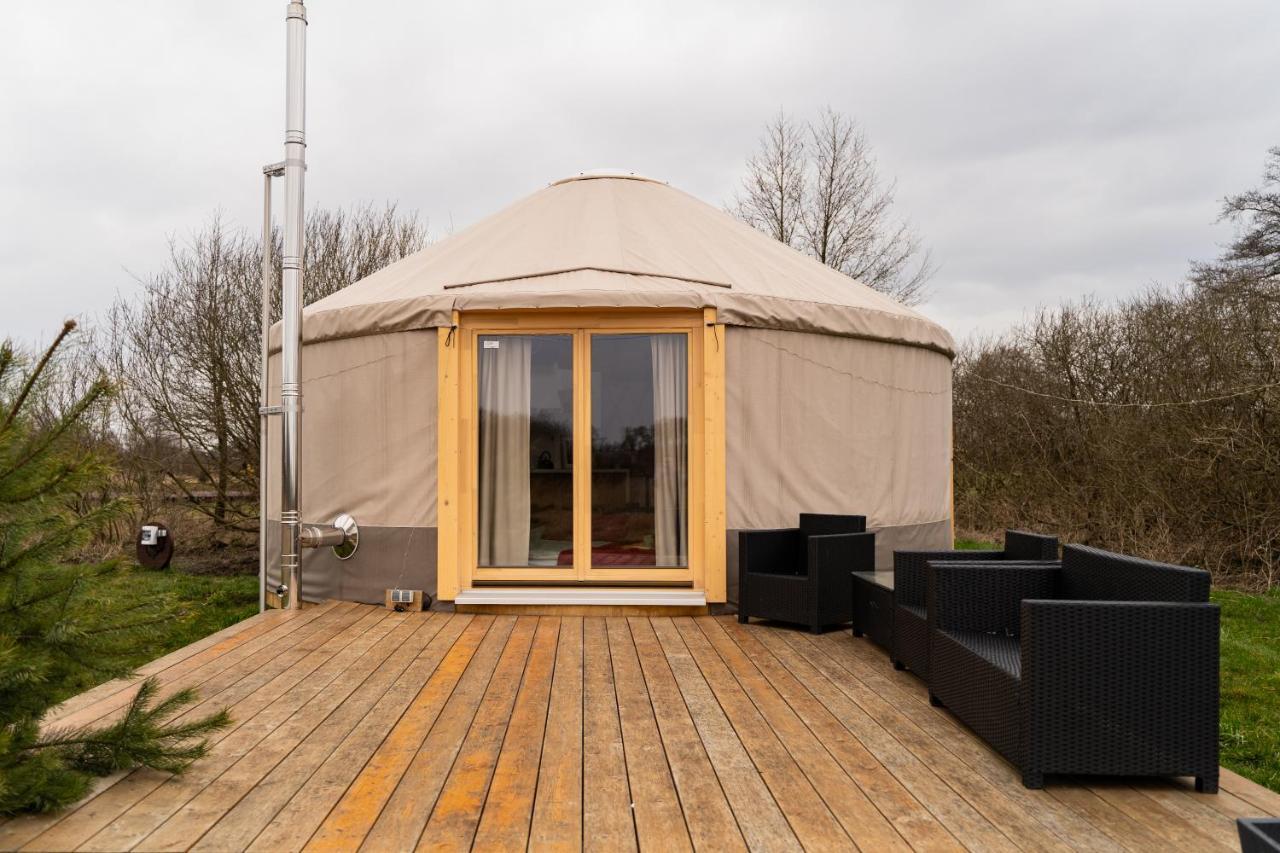 Отель Jurty Glamping Гостынин Экстерьер фото