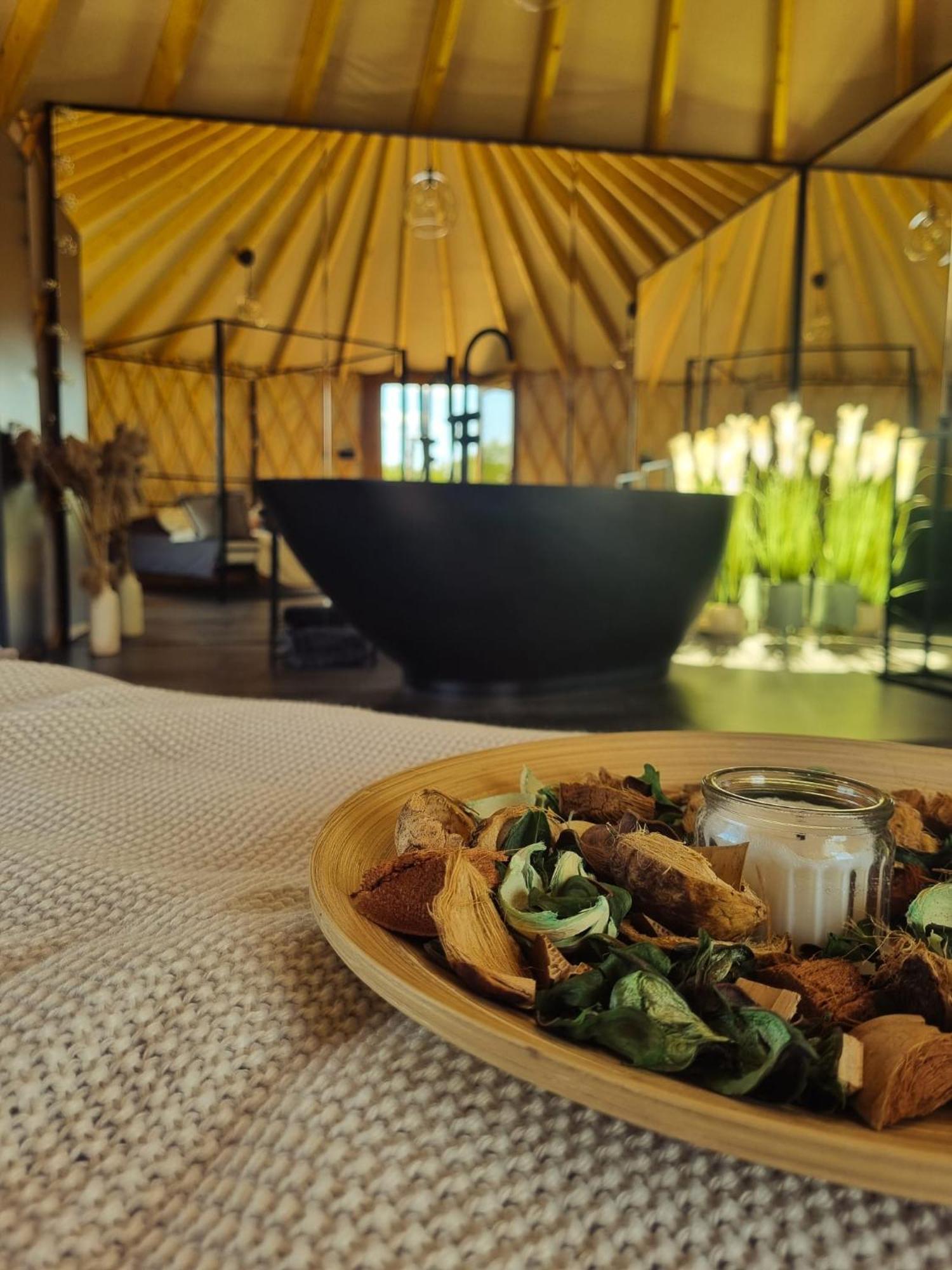 Отель Jurty Glamping Гостынин Экстерьер фото